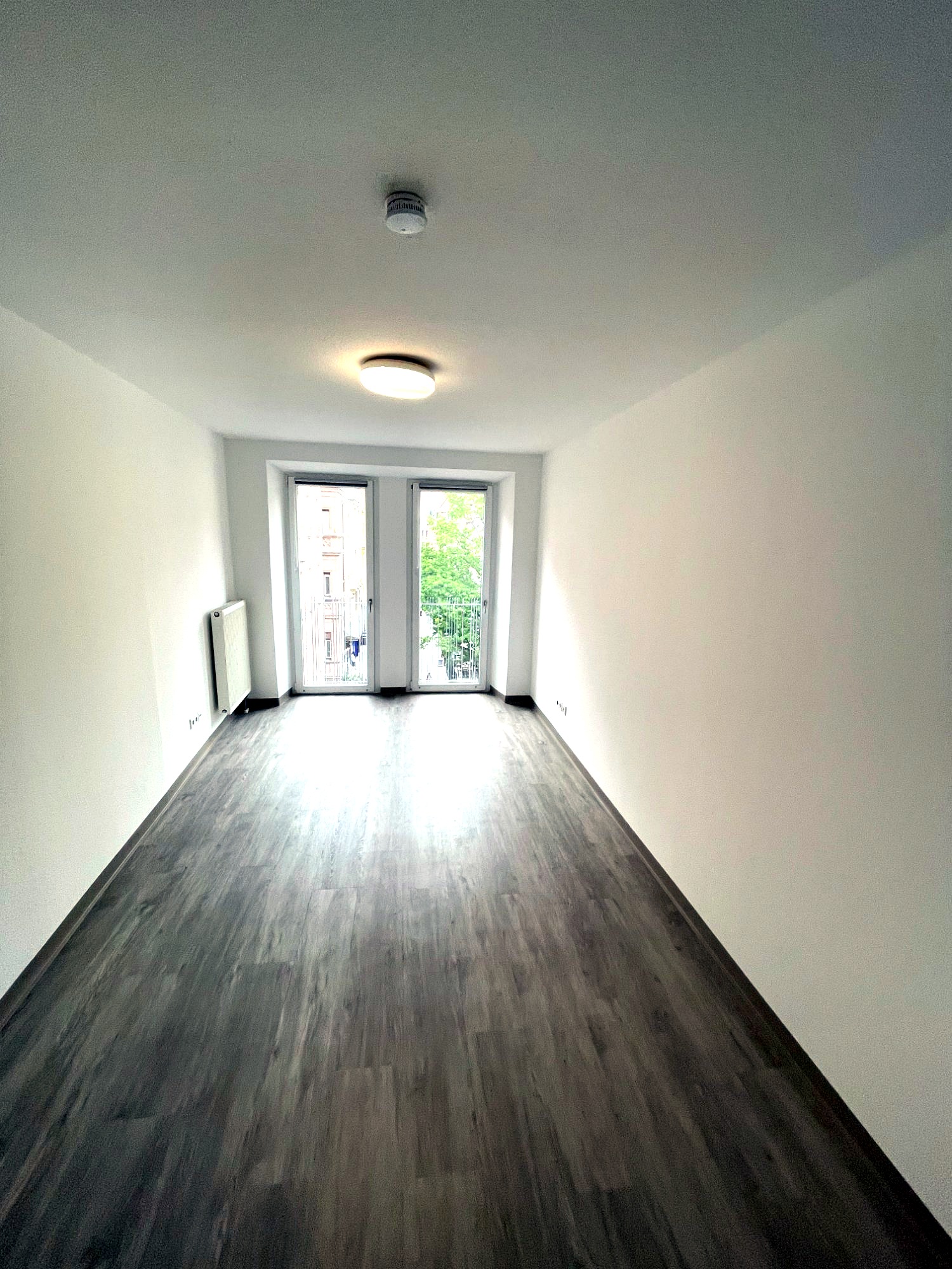 Unmöbliertes Zimmer mit Altbaucharme