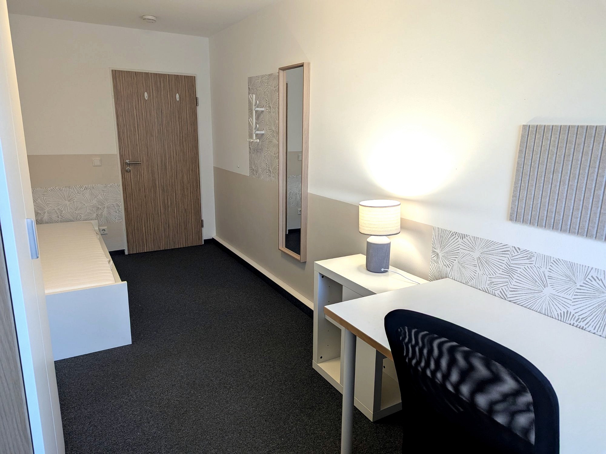 Möbliertes Zimmer Grasstraße