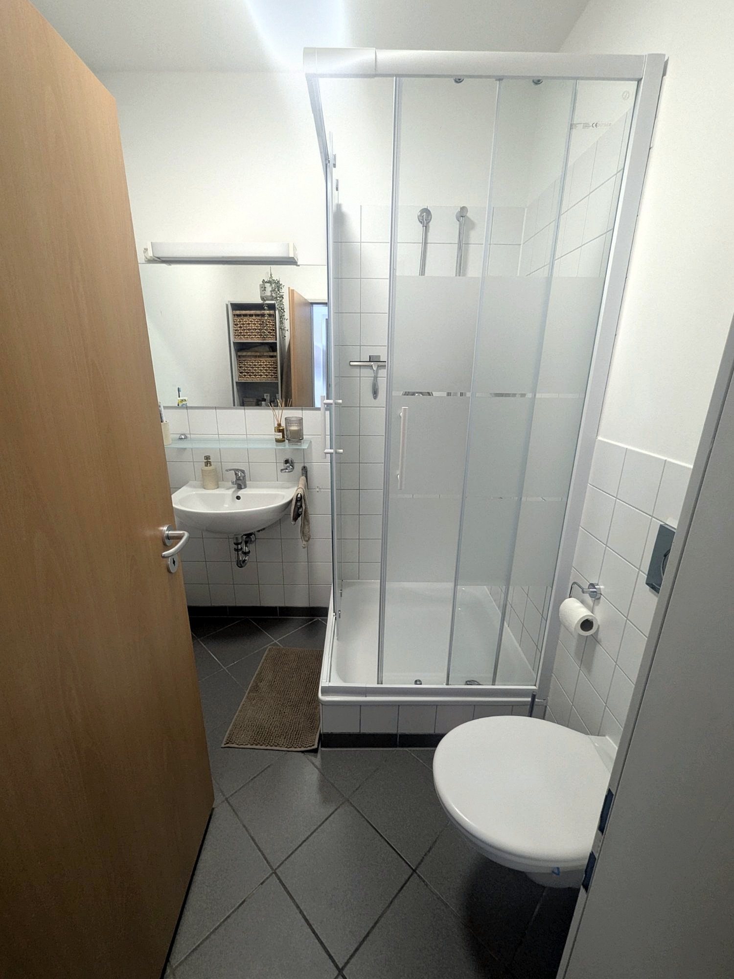 Neu gestalteter Wohnbereich in der Klarastraße mit Pflanzen