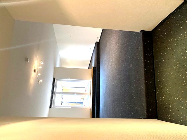 Helles Zimmer in der Sternstraße mit Parkettboden