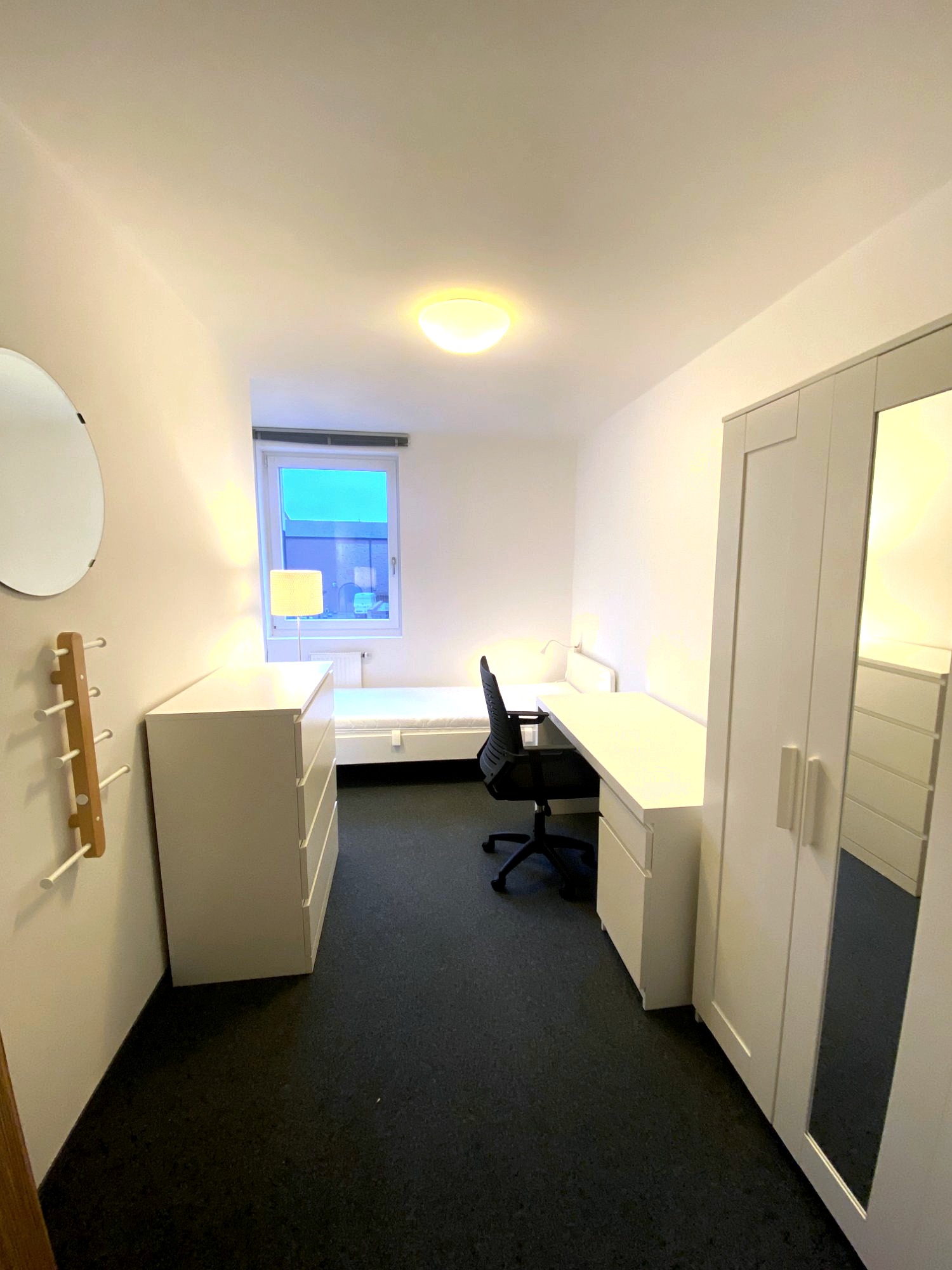 Geräumiges Mediziner-Zimmer